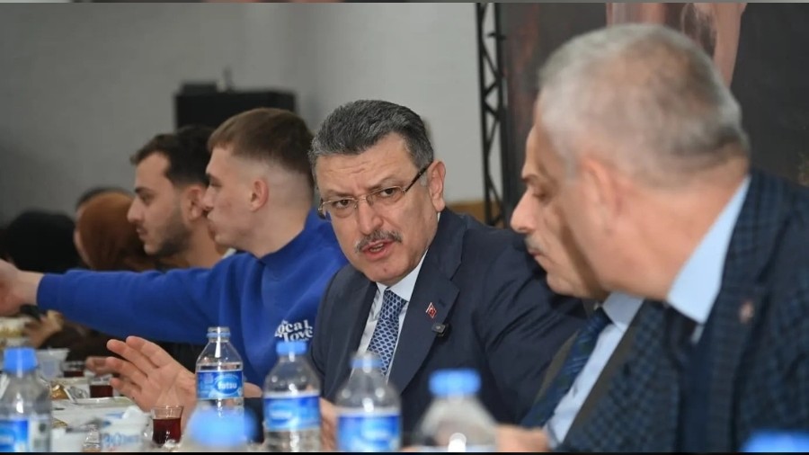 Ba�kan Gen� iftarda ��renciler ile bulu�tu