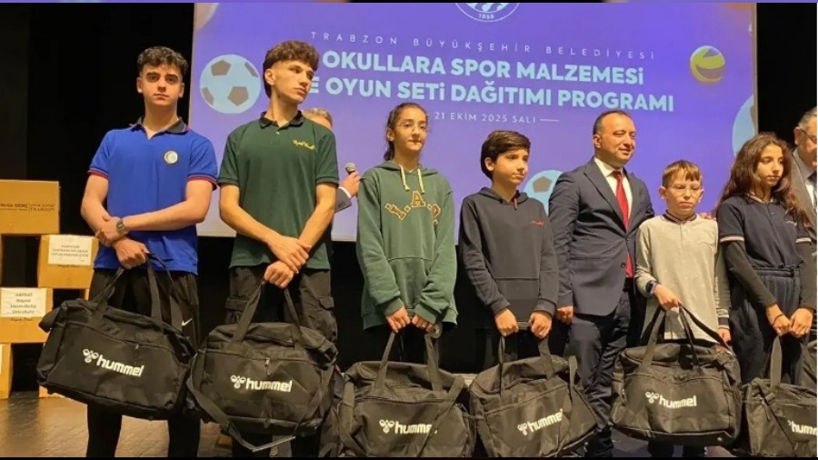 Trabzon Bykehir Belediyesinden okullara spor malzemesi destei