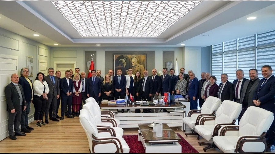 Ba�kan Kaya'ya do�um g�n� s�rprizi!