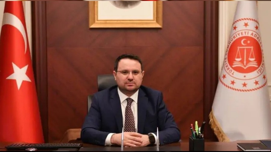 2 Bakan G�revden Al�nd�! Ak�n G�rlek Bakan Oldu