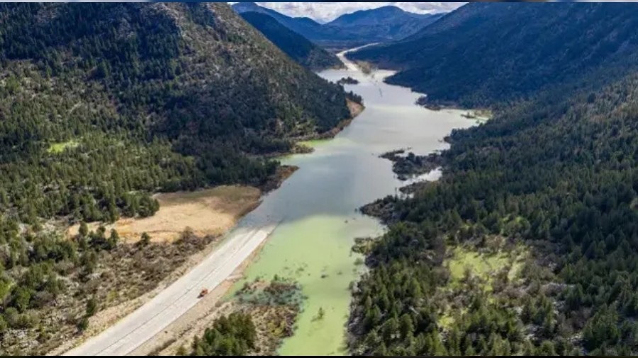 G�nlerdir Bu Halde! Trafik Levhalar� Bile Suya G�m�ld�